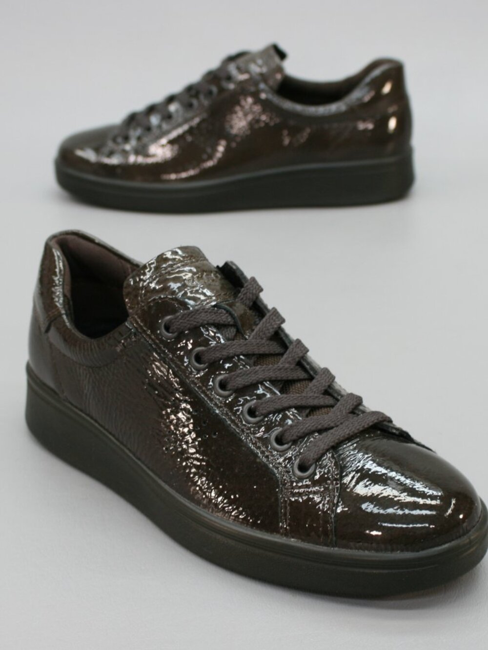Ecco Ladies 7 Soft-4 Comfort Brown Crinkle Patent Leather Lace-up Shoes Sneakers